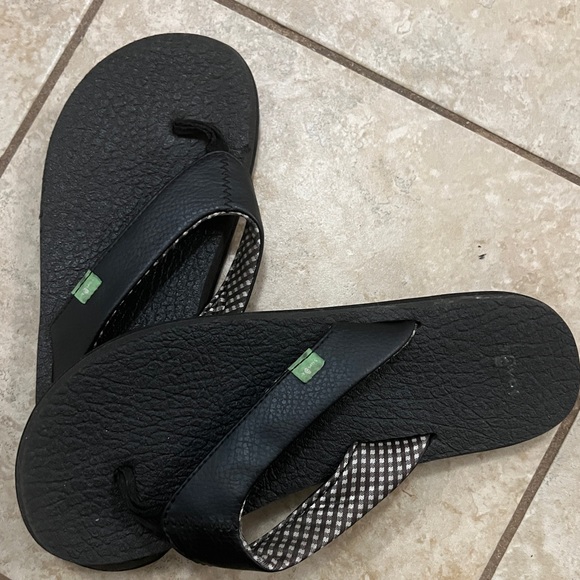 Women’s Size 7 Like New Reef Flip-Flops - Picture 2 of 4